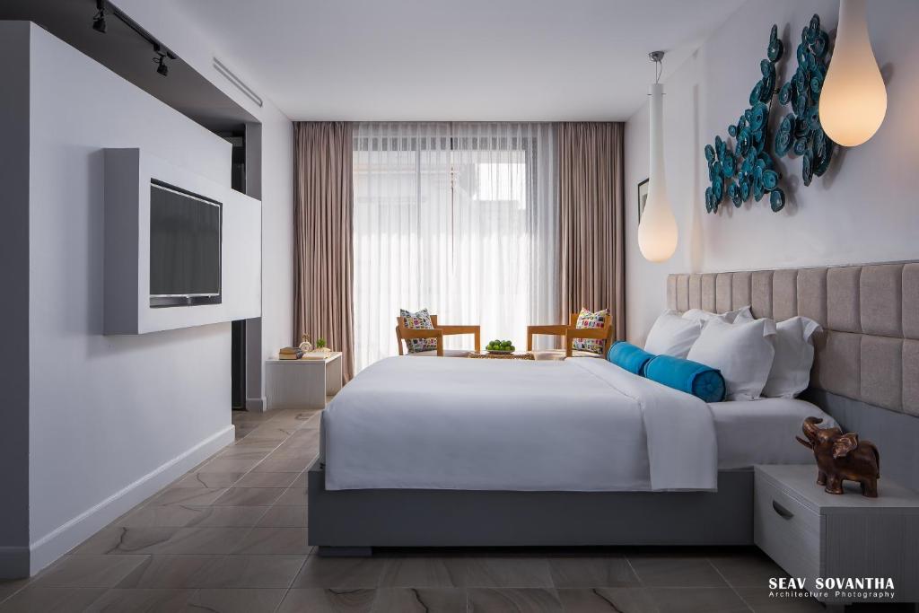 Postel nebo postele na pokoji v ubytování Damrei Angkor Hotel