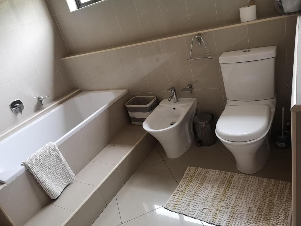 Bristow Luxury Suites With Back Up Power and Free Wi-Fi - Chambre Double Avec Balcon