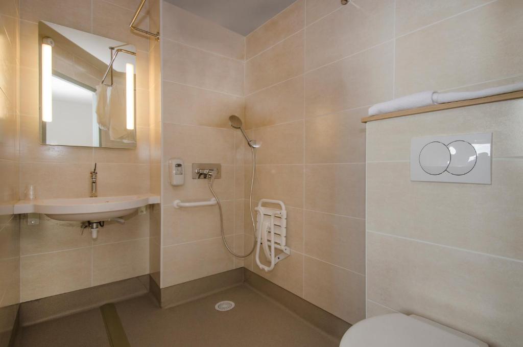Koupelna v ubytování B&B HOTEL Montargis-Amilly