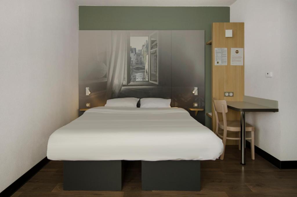 Postel nebo postele na pokoji v ubytování B&B HOTEL Montargis-Amilly