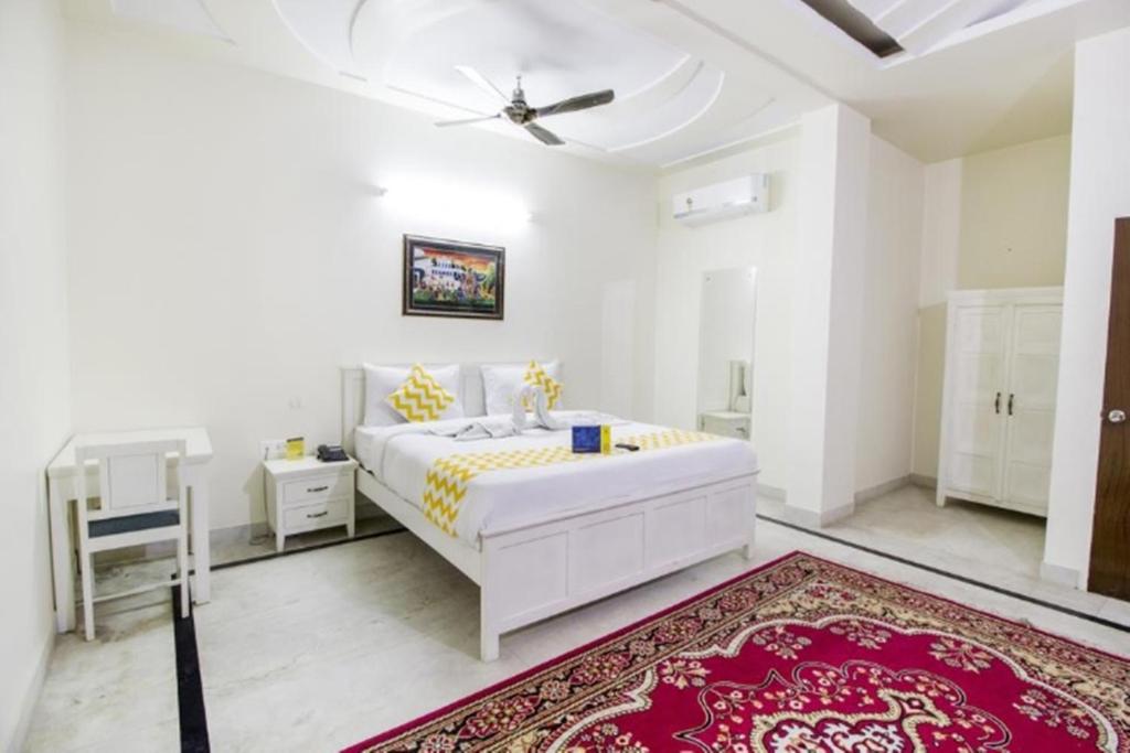 Krevet ili kreveti u jedinici u okviru objekta Hotel Dior Jaipur