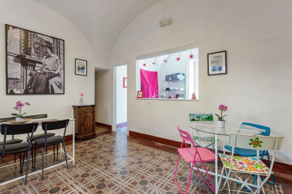 Uma área de estar em Da Gianni e Lucia Rooms with bathroom in the city center