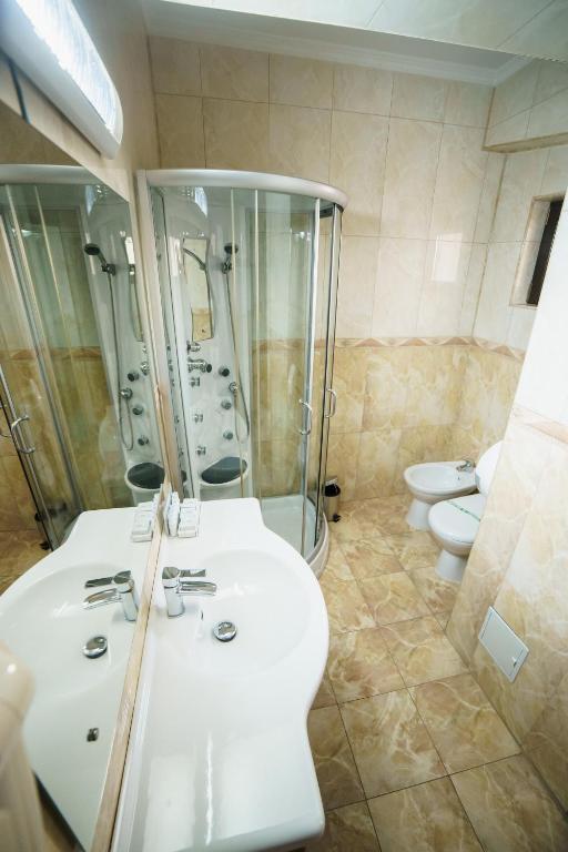 Koupelna v ubytování Grand Hotel Orient Braila