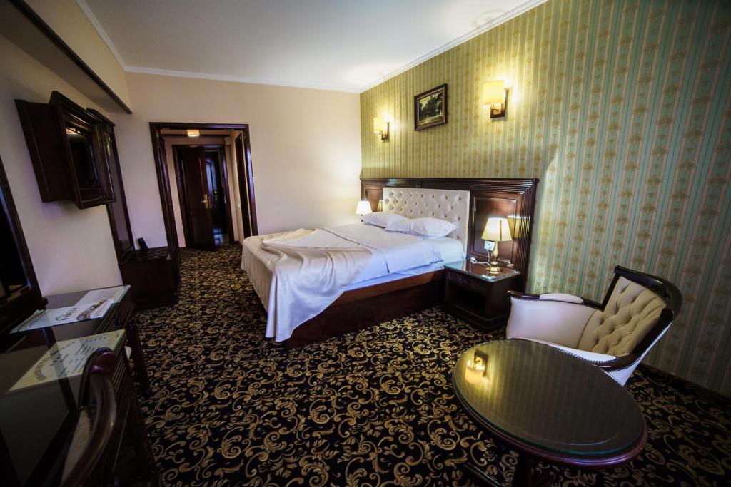 Postel nebo postele na pokoji v ubytování Grand Hotel Orient Braila