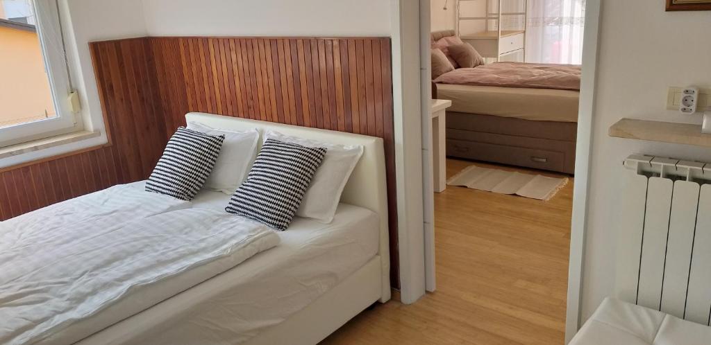 Postel nebo postele na pokoji v ubytování Love 2 Solkan