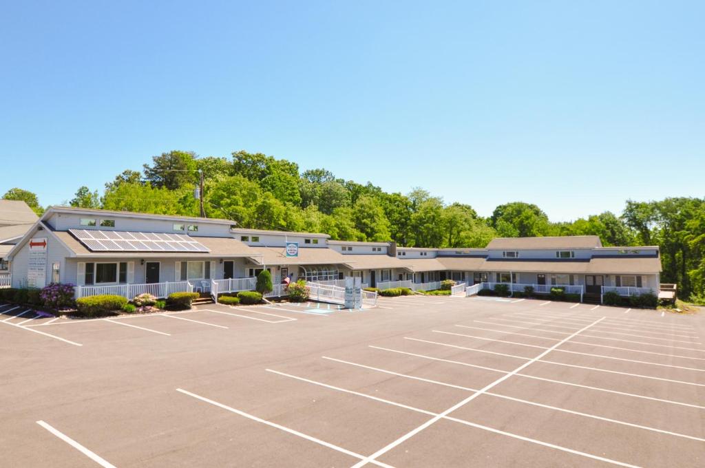 an empty parking lot in front of a building at East Shore Lodging in Hawley