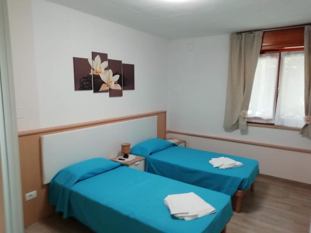 Postel nebo postele na pokoji v ubytování Appartamento "Laghet" a piano terra con giardino