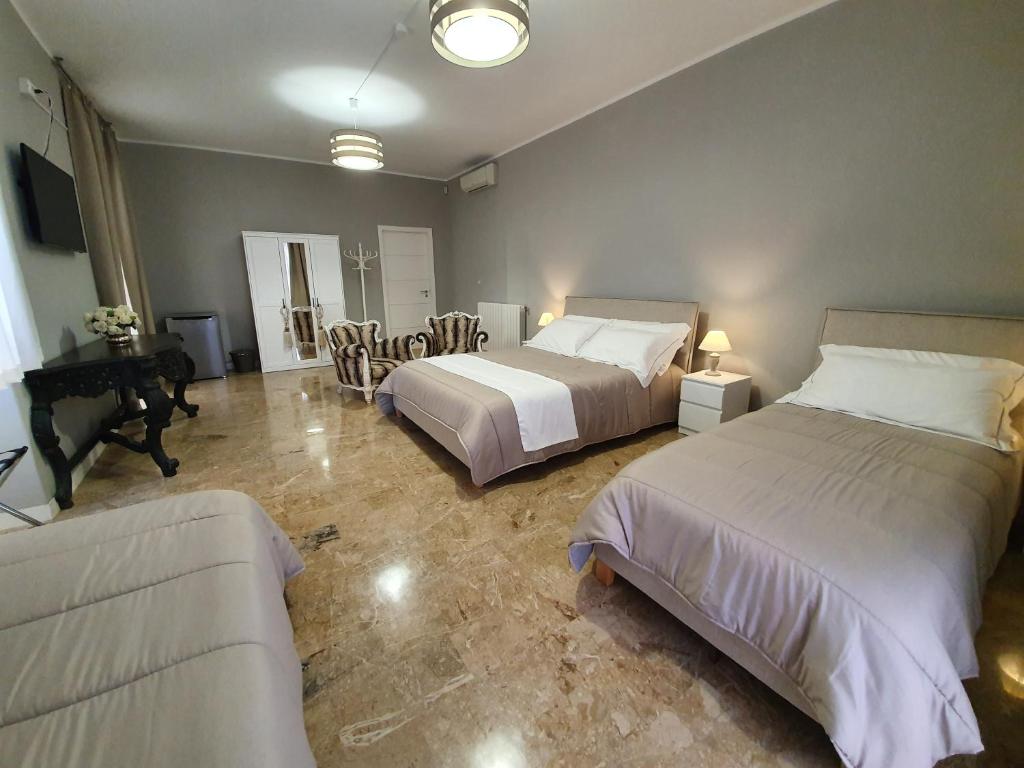 Postel nebo postele na pokoji v ubytování BB SUITE Siracusa
