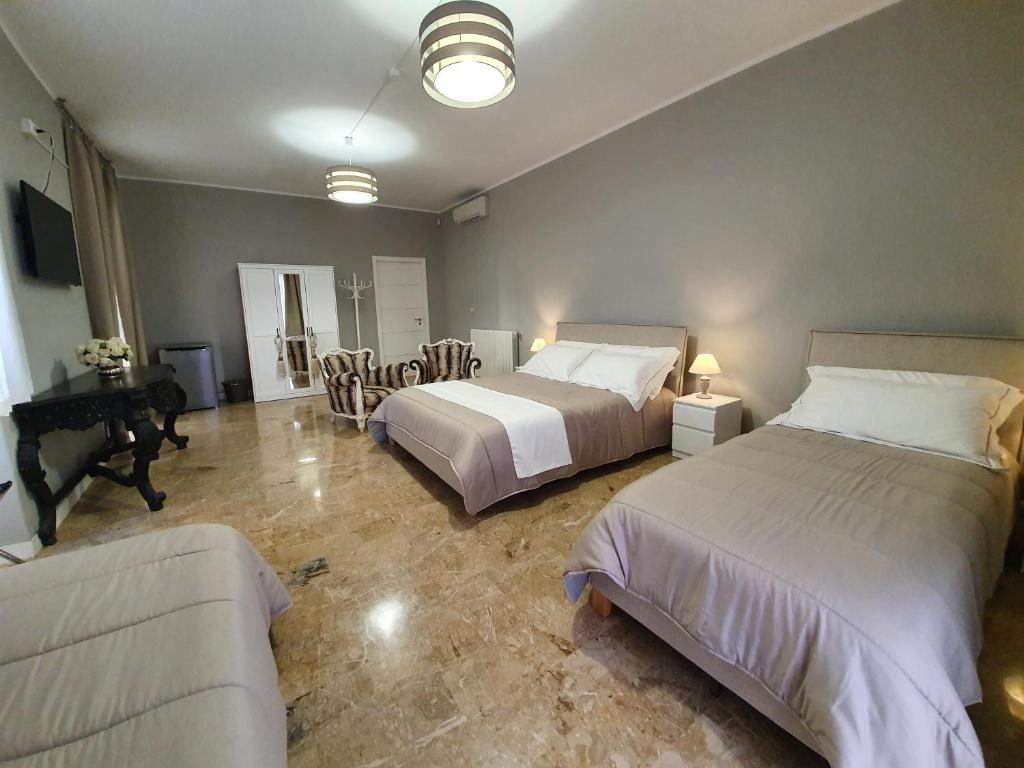 Postel nebo postele na pokoji v ubytování BB SUITE Siracusa