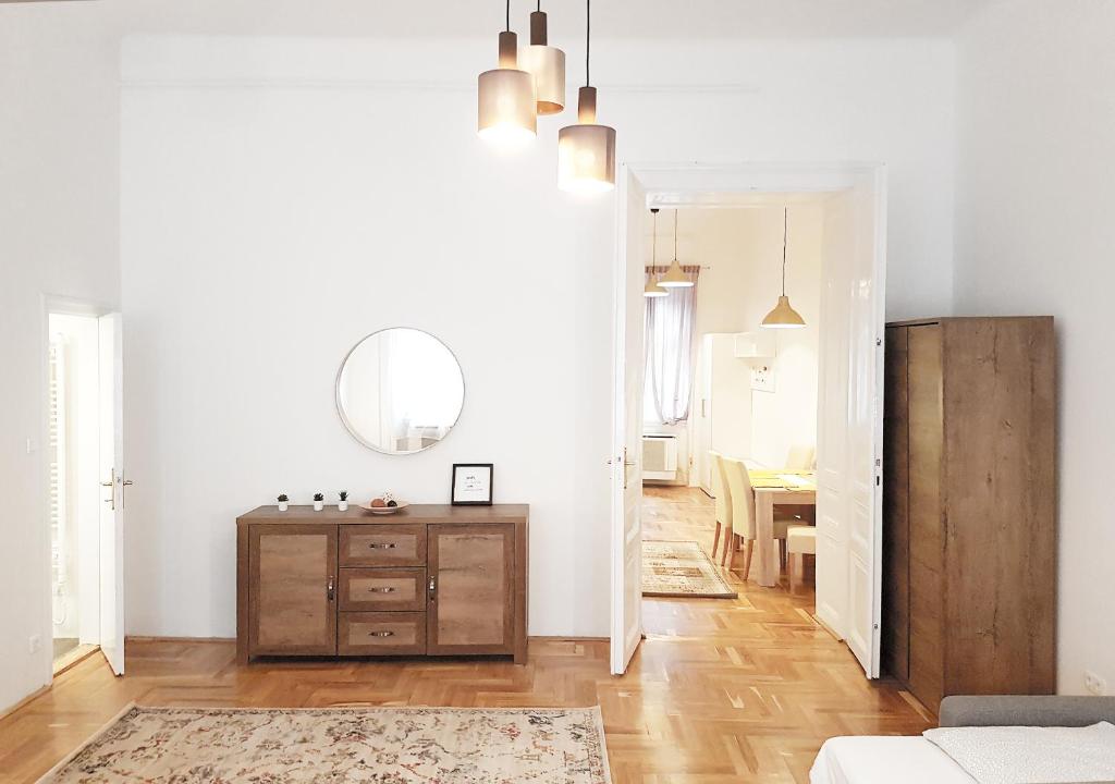Fotografia z galérie ubytovania Luxury new cozy flat at Dob street nearby Gozsdu court v Budapešti