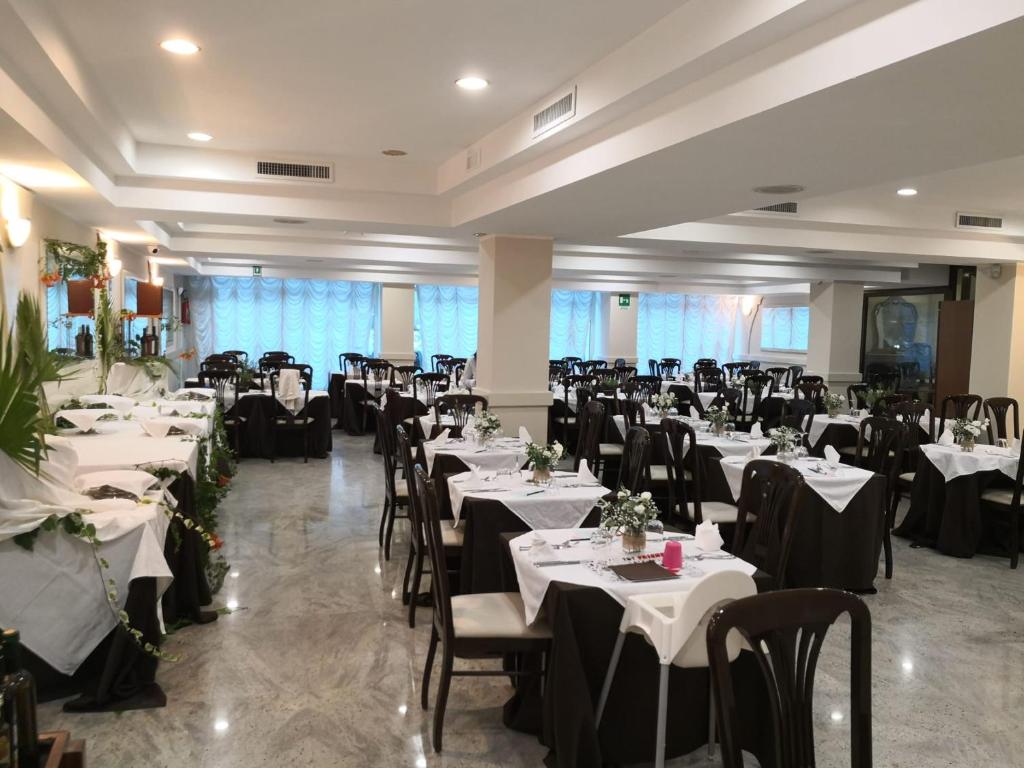 Restaurace v ubytování Hotel Borgo Marina