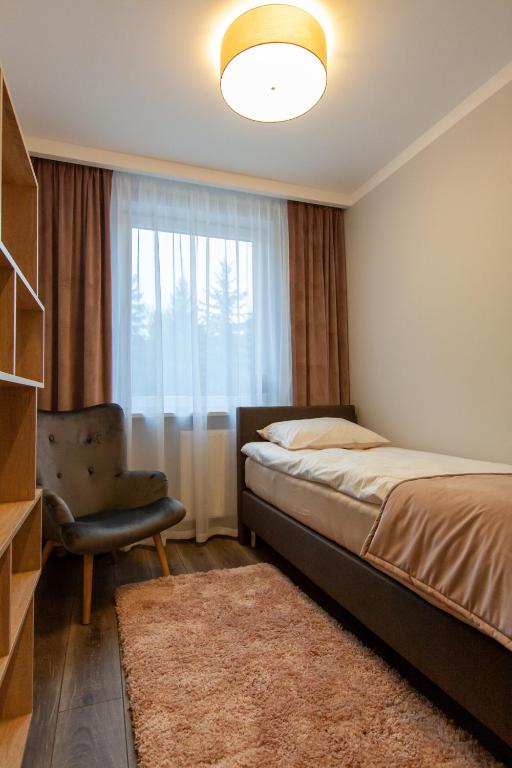 Łóżko lub łóżka w pokoju w obiekcie Apartament Leśny No 4 Blue