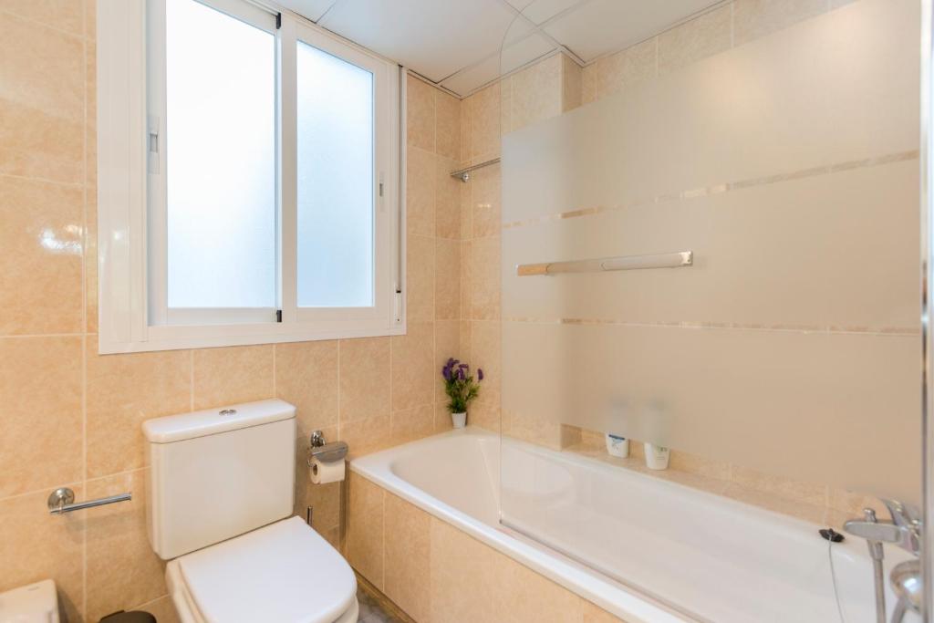 Koupelna v ubytování 4 Bedroom apartment in Puerto Banus 150 meters from the beach