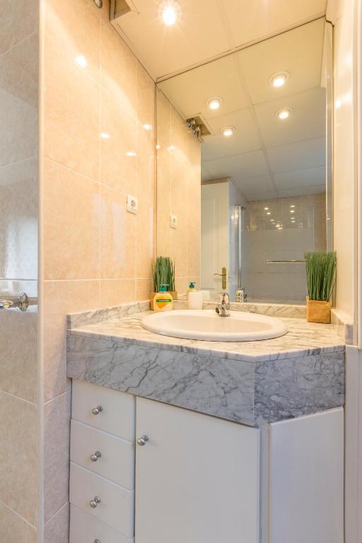 Koupelna v ubytování 4 Bedroom apartment in Puerto Banus 150 meters from the beach