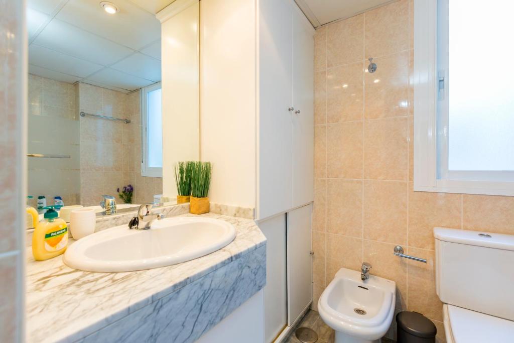 Koupelna v ubytování 4 Bedroom apartment in Puerto Banus 150 meters from the beach