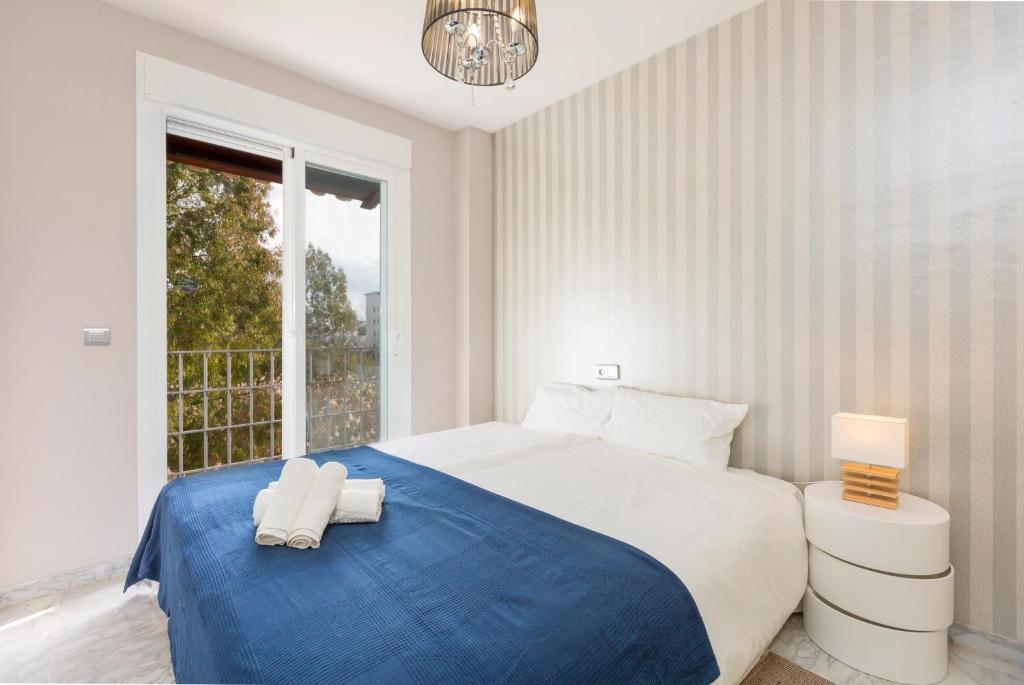 Postel nebo postele na pokoji v ubytování 4 Bedroom apartment in Puerto Banus 150 meters from the beach
