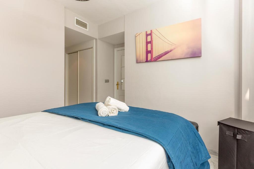 Postel nebo postele na pokoji v ubytování 4 Bedroom apartment in Puerto Banus 150 meters from the beach