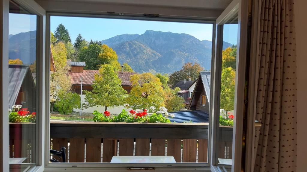 Nespecifikovaný výhled na hory nebo výhled na hory při pohledu z hotelu