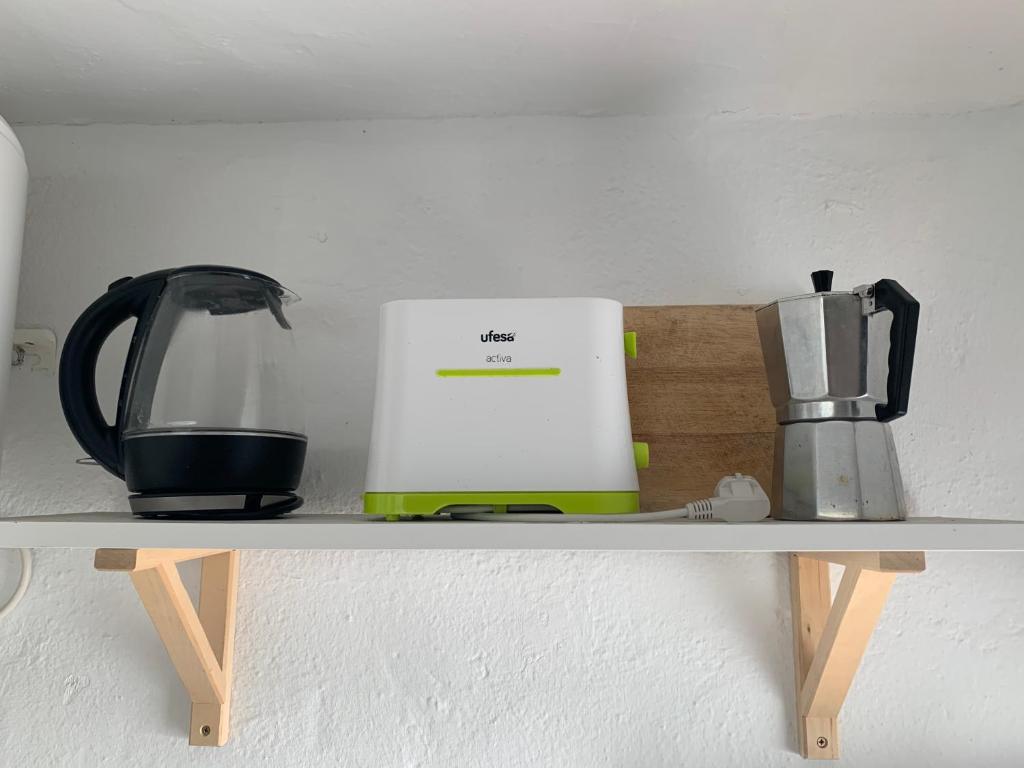 Príslušenstvo na prípravu kávy alebo čaju v ubytovaní Easy Nerja Beach House