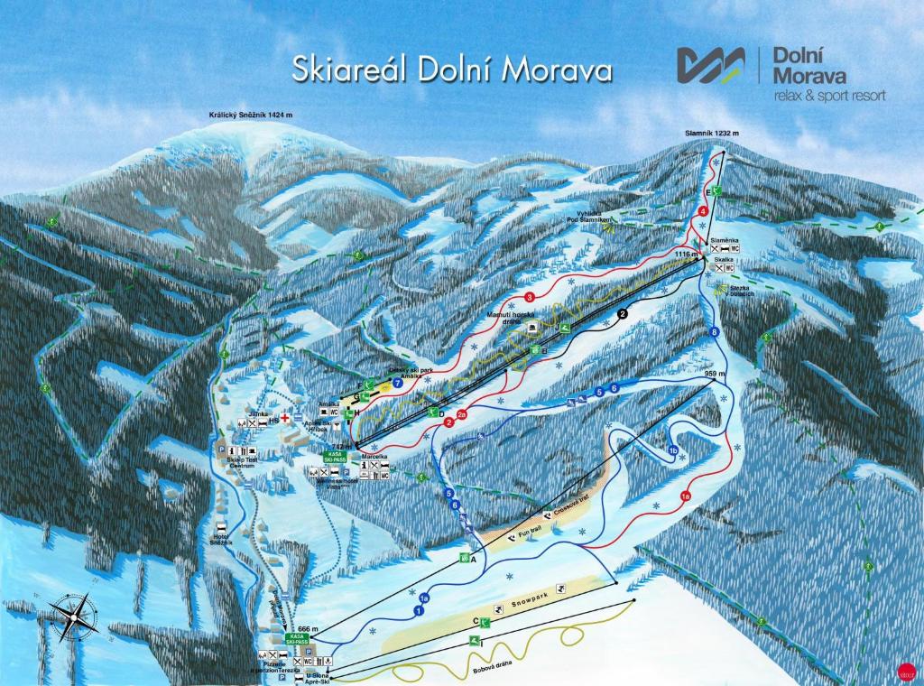Widok na góry z tego domu w stylu alpejskim