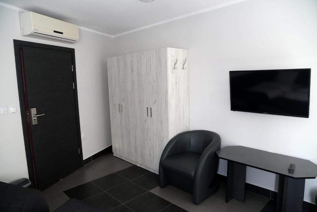 TV a/nebo společenská místnost v ubytování Motel Dymek