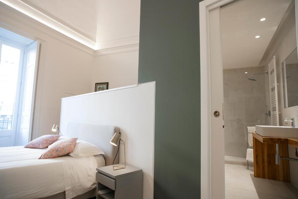 Postel nebo postele na pokoji v ubytování Teatro Suites Rooms