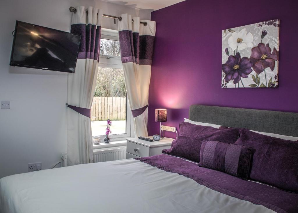 A bed or beds in a room at Garron View