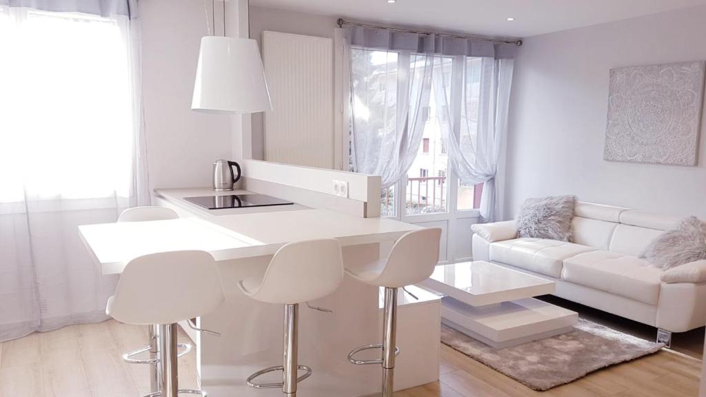 Le White Cosy à 5 minutes du Lac avec parking privatif gratuit - One-Bedroom Apartment