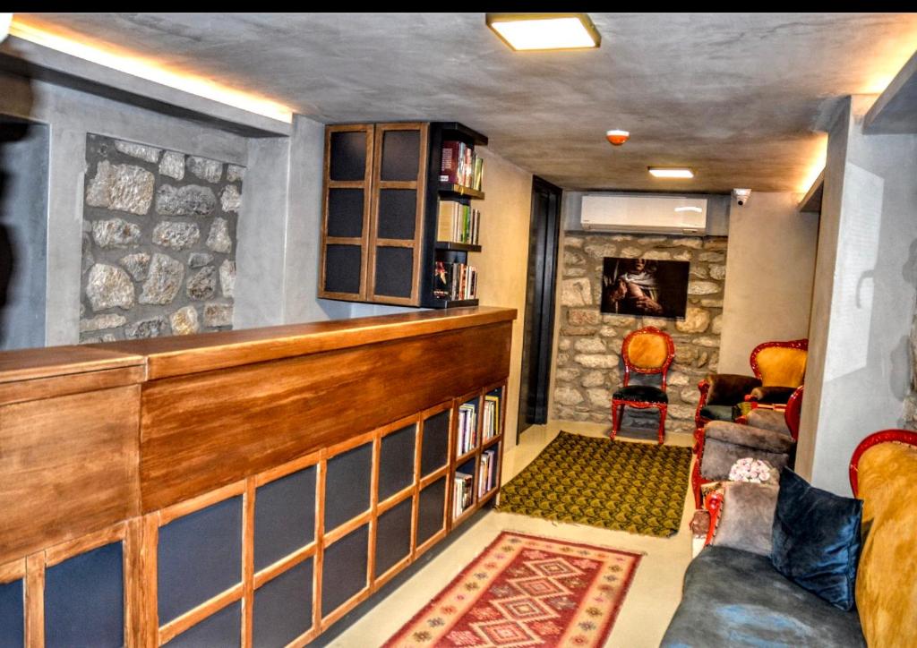 Khu vực ghế ngồi tại Ephesus Hostel
