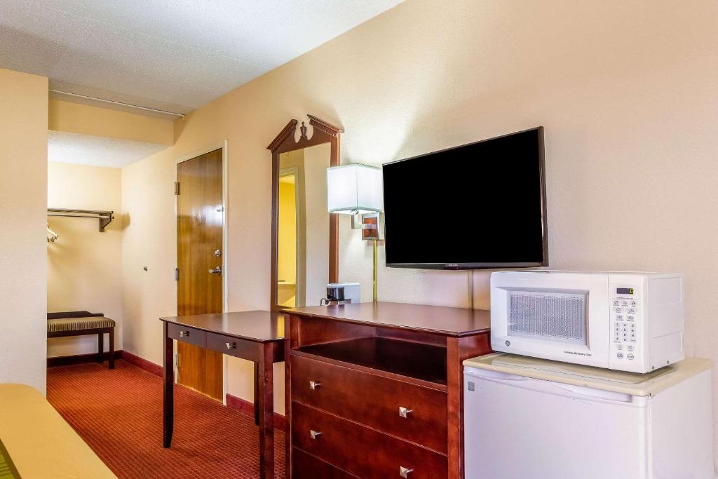 Kuchyň nebo kuchyňský kout v ubytování Econo Lodge