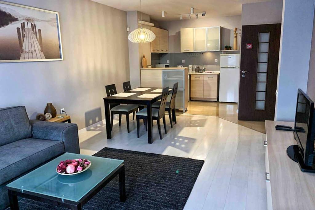 Cozy Top Center Apartment