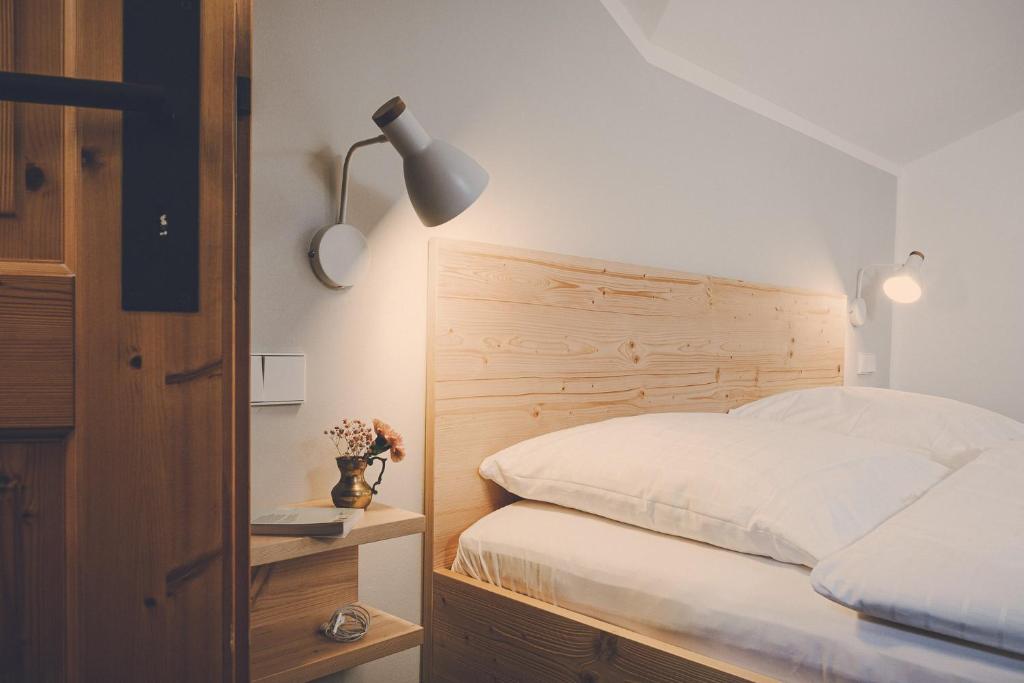 Postel nebo postele na pokoji v ubytování Der Lederer Hof - Boutique Apartments