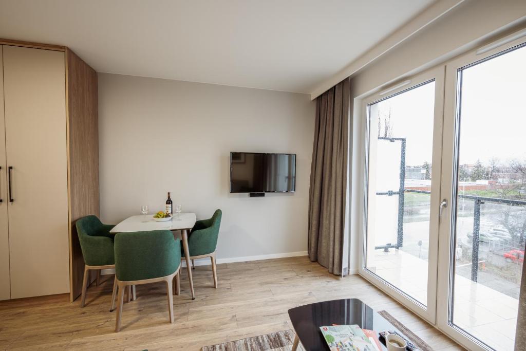 Televízia a/alebo spoločenská miestnosť v ubytovaní Marina Apartments ZOO