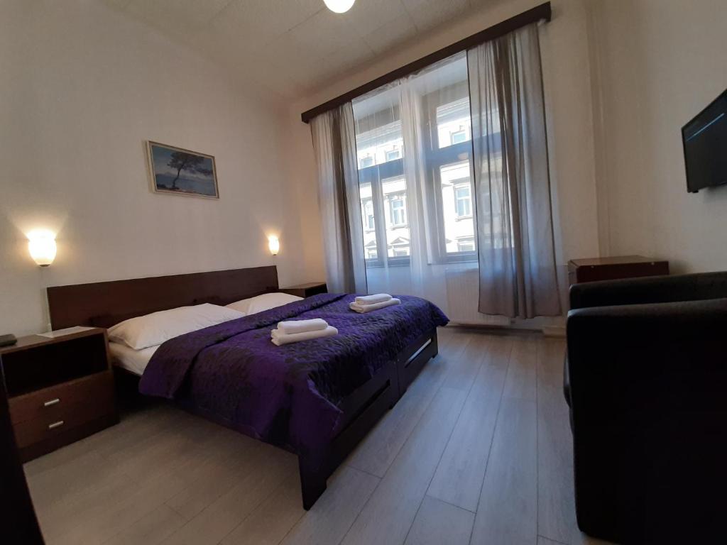 Łóżko lub łóżka w pokoju w obiekcie Hotel Olga
