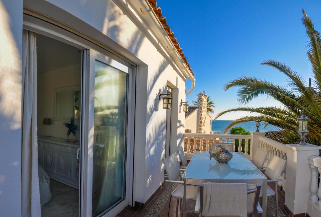 Marbesa Playa primera linea Casa Del Mar, Marbella ...