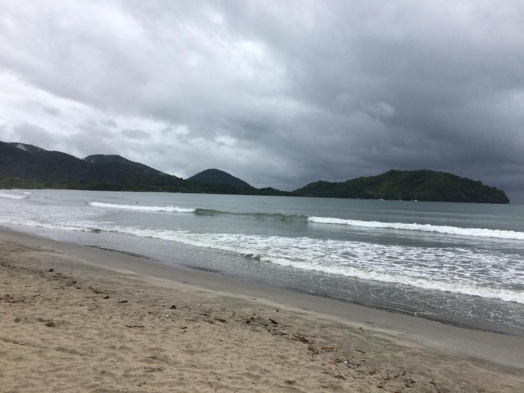  Quarto para casal Ubatuba com ar-condicionado