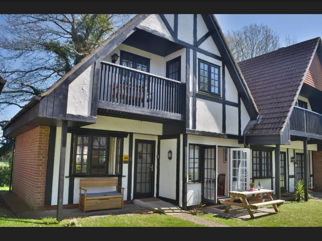 an old house with a porch and a balcony at 36 Tudor Court, Tolroy Manor in Saint Erth
