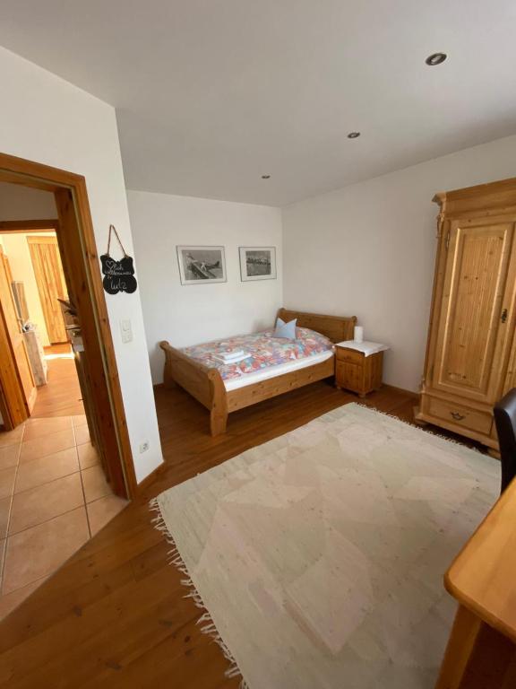 Postel nebo postele na pokoji v ubytování Gastezimmer Nahe Wesslinger See