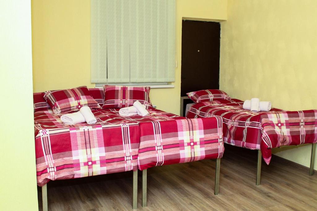 Postel nebo postele na pokoji v ubytování Bee Lucky Hostel and Tours