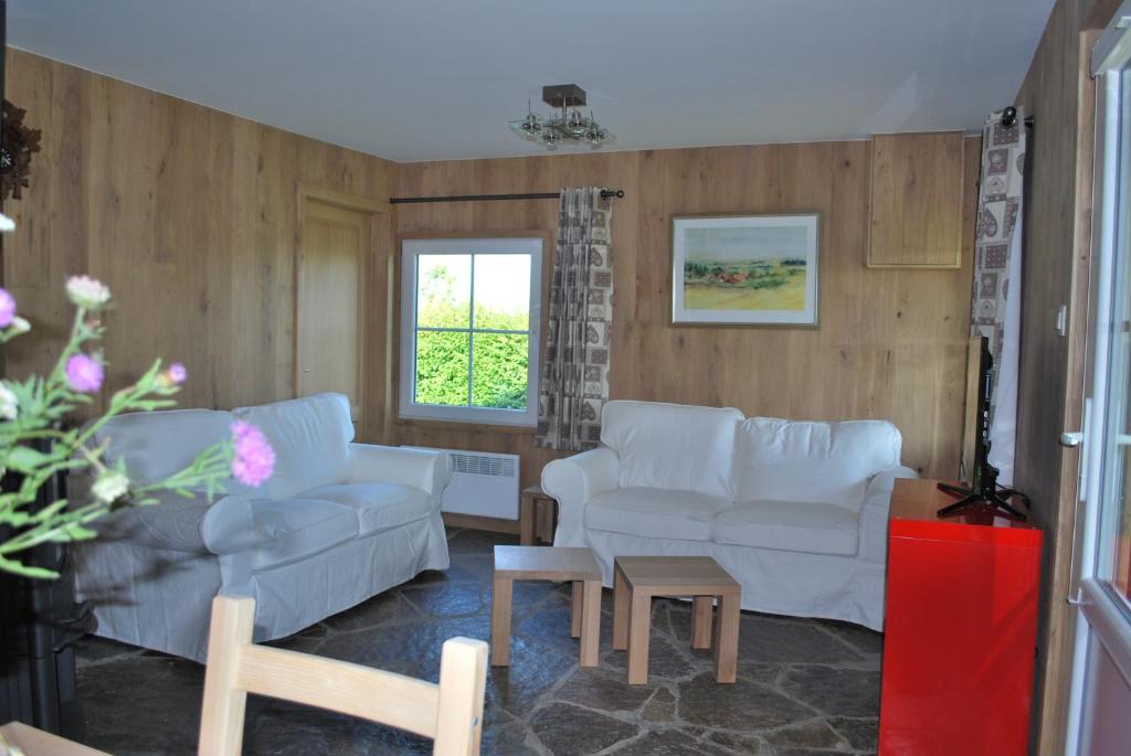 Posezení v ubytování Le Chalet à Bonnerue