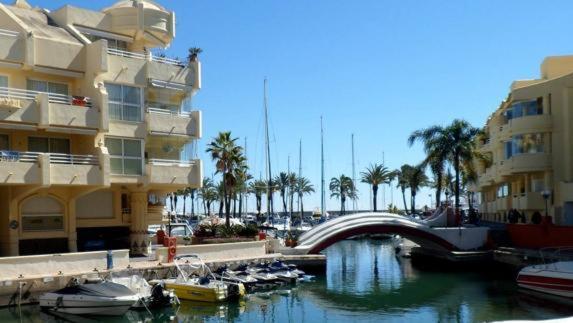 Coqueto apartamento en Puerto Marina con piscina, Benalmádena ...