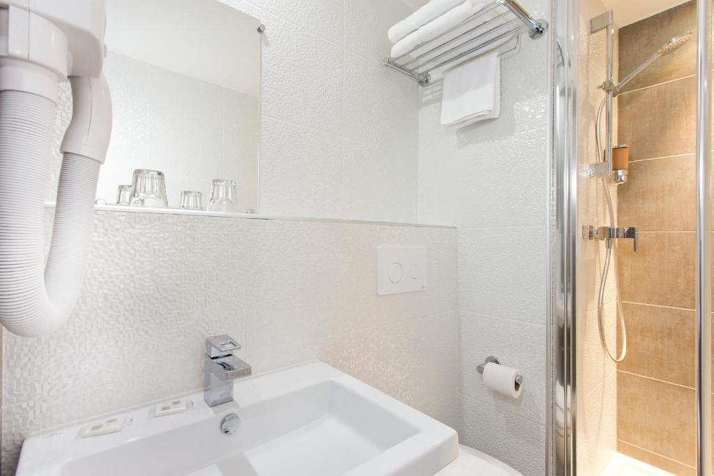 Hôtel des Pavillons - Resim 15