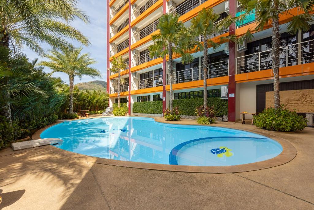 Hồ bơi trong/gần NBC Condo, 2-BR, NaiHarn Beach