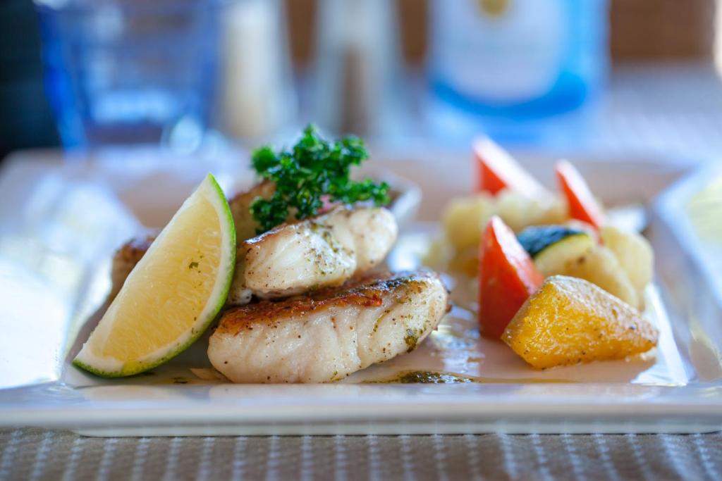 Makanan di atau berdekatan hotel
