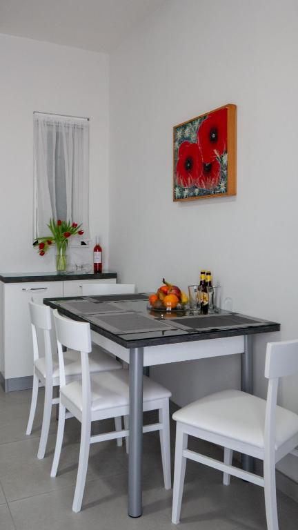 Foto sihtkohas Mġarr asuva majutusasutuse Mgarr Waterfront Cosy Apartment 2 by Ghajnsielem Gozo galeriist