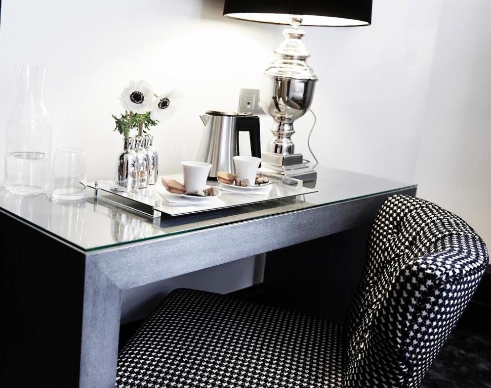 Příslušenství pro přípravu čaje a kávy v ubytování Maison D'Anthouard