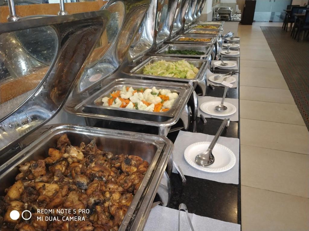 Comida en o cerca de este hotel