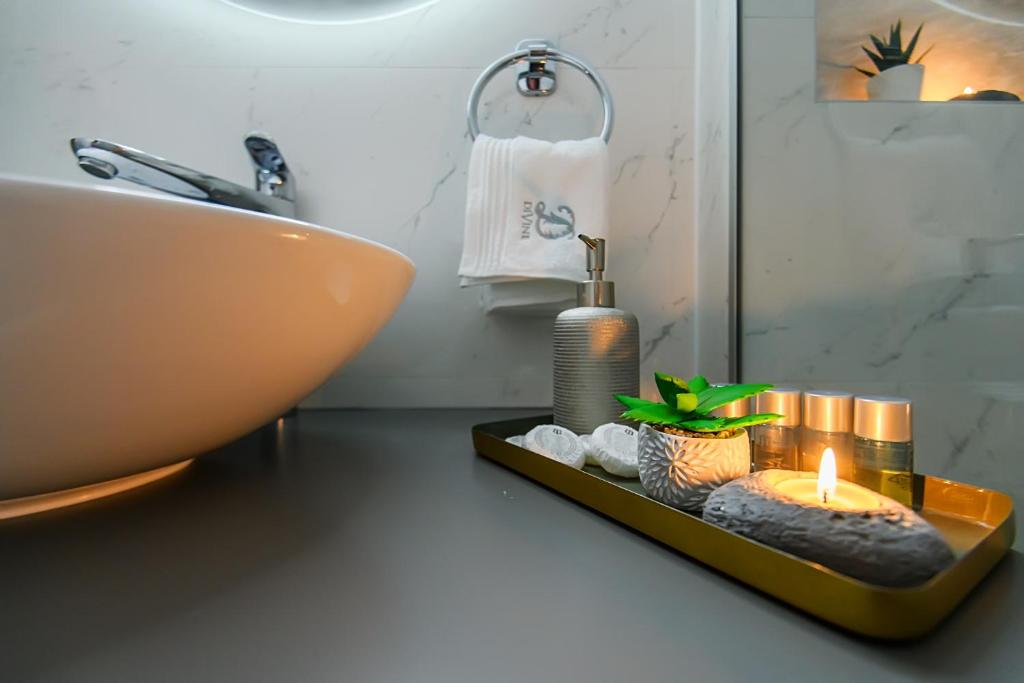 DiVine Luxury Apartment Purple - 8