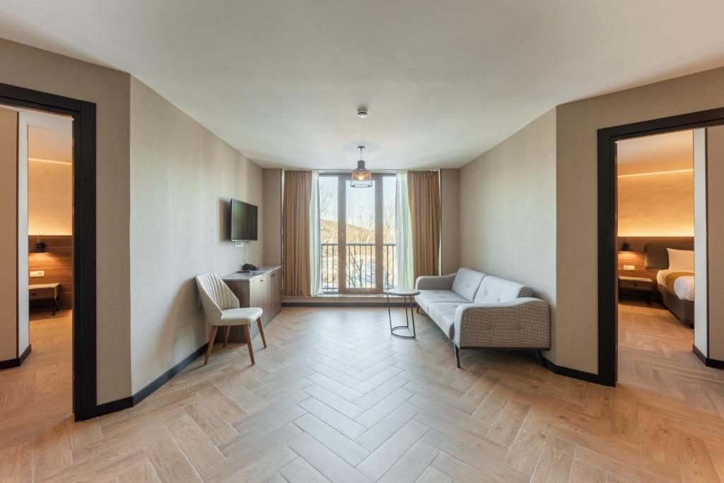 Postel nebo postele na pokoji v ubytování KOMOREBI BAKURIANI RESORT