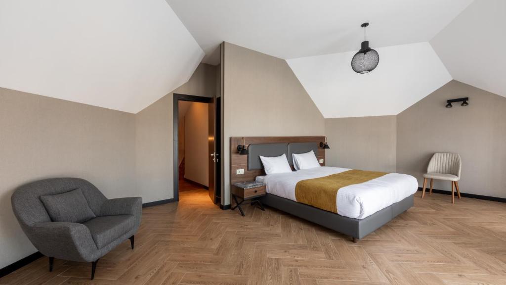 Postel nebo postele na pokoji v ubytování KOMOREBI BAKURIANI RESORT